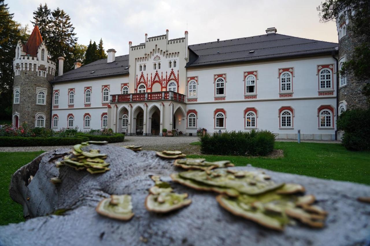 Chateau Heralec Boutique Hotel & Spa By L'Occitane Exterior photo